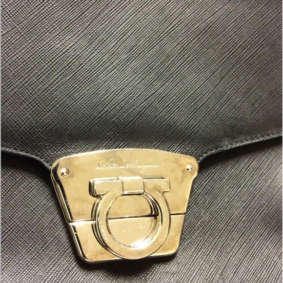 Ferragamo pocketbook with matching wallet - Picture 2 of 13